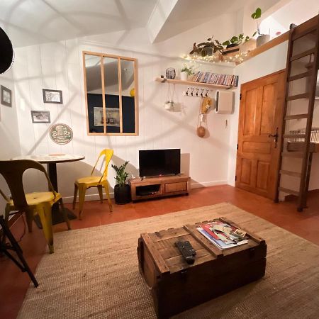 Cosy Provencal Apartment Belgentier Екстериор снимка